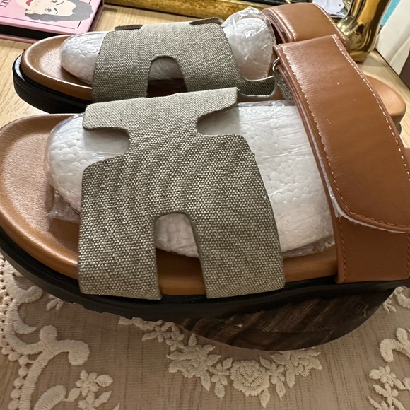 Modavo Two Tone Sandals - Picture 4 of 5